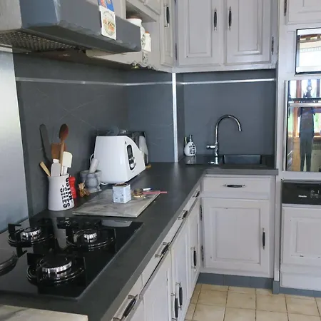Chez Lily بيت للعطل *